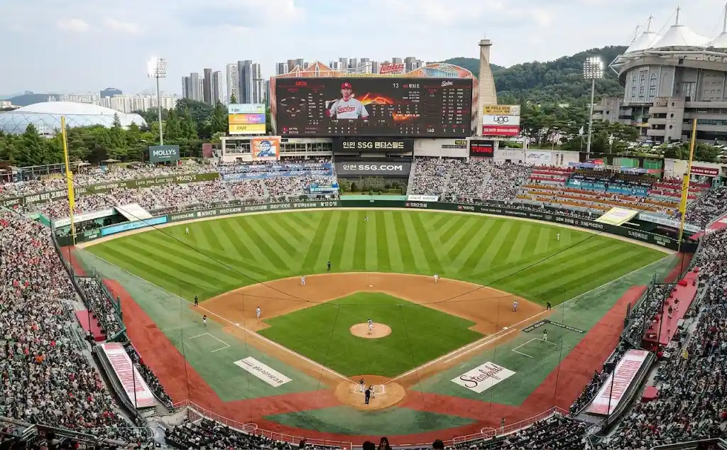 인천 SSG랜더스필드 경기장 내부 전경 사진